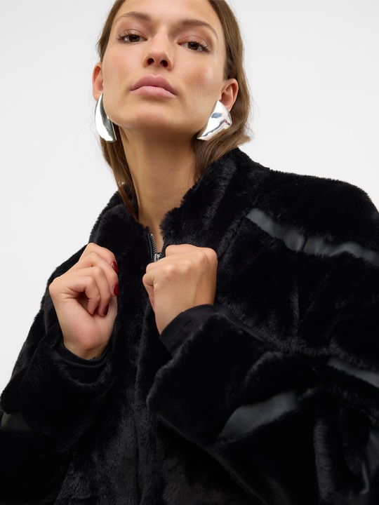 Actual product image Vero Moda VMSONJALUIS Jacket Faux fur jacket (XS)