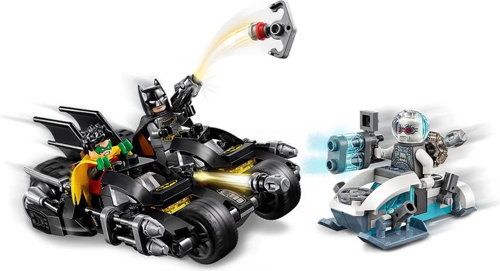 Immagine prodotto LEGO Batcycle duello con Mr. Freeze (76118, LEGO DC)