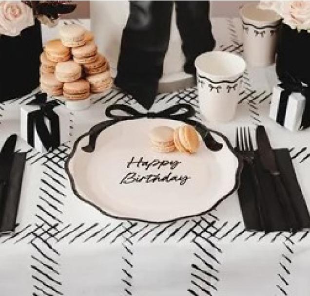Produktbild Partydeco Pappteller „18“ – Creme mit Schleife (6x)