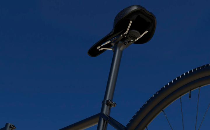 Actual product image Laut Saddle AirTag Mount