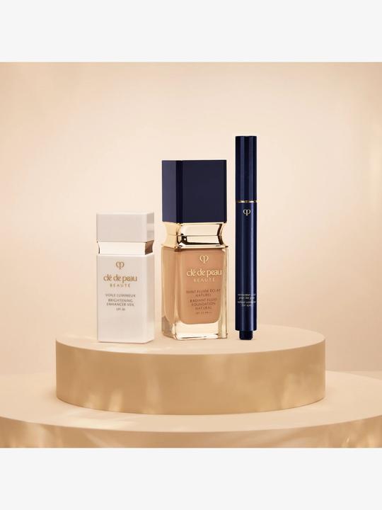 Actual product image Clé De Peau Cle De Peau Radiant Corrector For Eyes (Ivory)