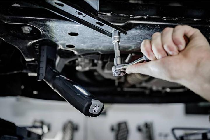 Produktbild Brennenstuhl FLASHLIGHT HAND RECHARGEABLE 500+120 LM (620 lm)