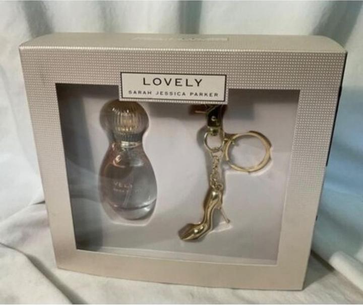Image du produit Sarah Jessica Parker Coffret Lovely Eau De Parfum 30ml & Porte-Clés Chaussures (Coffret de parfum)