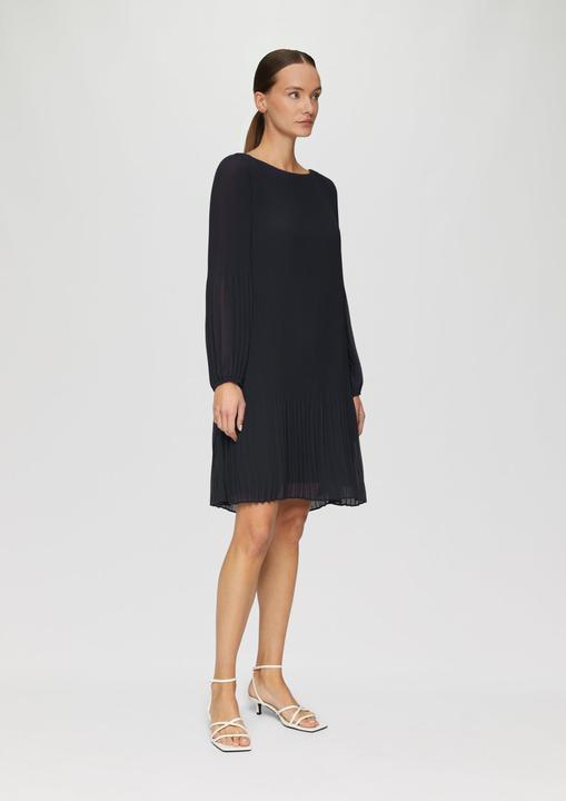 Produktbild S.Oliver Kleid Chiffonkleid im Relaxed Fit mit Plissee (34)