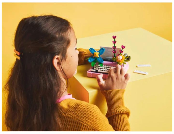 Image du produit LEGO Schreibmaschine mit Blumen (31169, LEGO Creator 3-in-1)