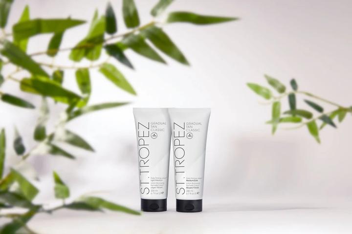 Actual product image St. Tropez Gradual Tan Classic Daily Firming (Self tanning spray, 200 ml)