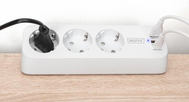 Produktbild Digitus 3-fach Office-Steckdosenleiste mit 2x USB-A und 1x USB-C Anschlüssen, Weiss (3x, Typ 13, USB-A, USB-C, 1.50 m)
