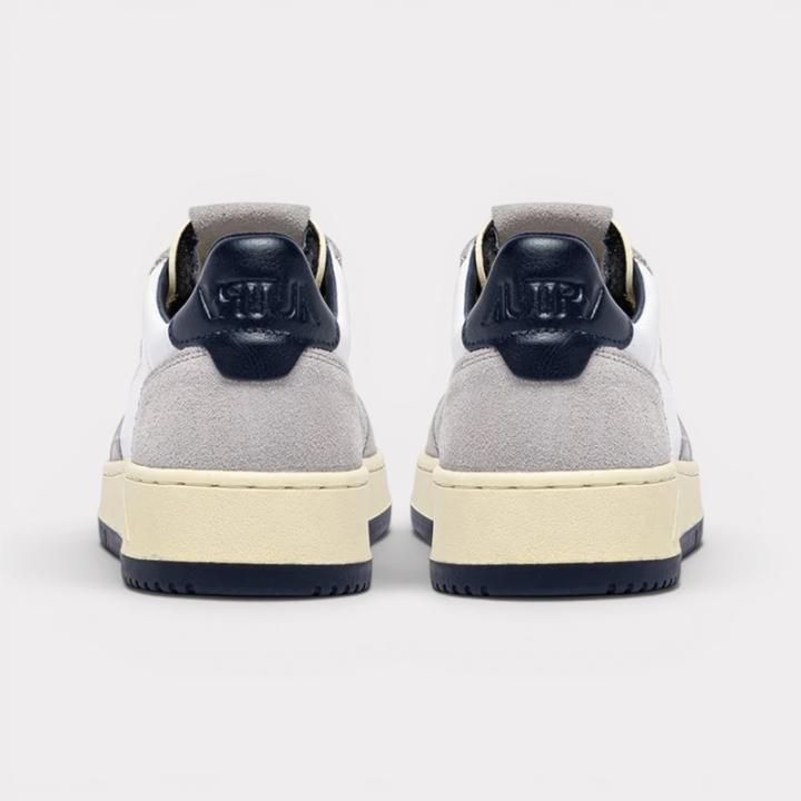 Actual product image Autry Medalist Low (40)