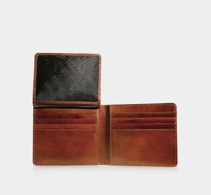 Actual product image Braun Büffel Country Rfid