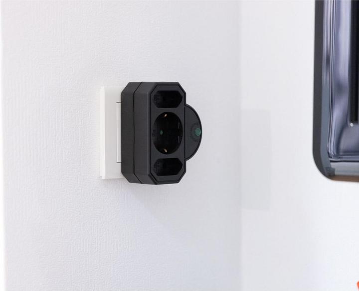 Image du produit REV Steckdosenadapter 3-fach mit Überspannungsschutz, schwarz (CEE 7/16, CEE 7/3, 3 x)