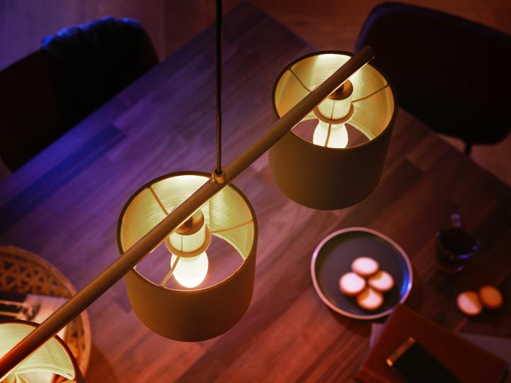 Produktbild Philips Hue White & Color BT (E14, 470 lm, 1 x)