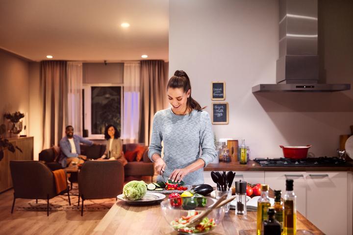 Produktbild Philips Hue Starter Kit (E27, 11 W, 1100 lm, 2 x, F)