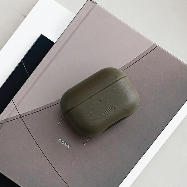 Actual product image Uniq etui Terra AirPods Pro Genuine Leather oliwkowy/olive (Headphone bag)