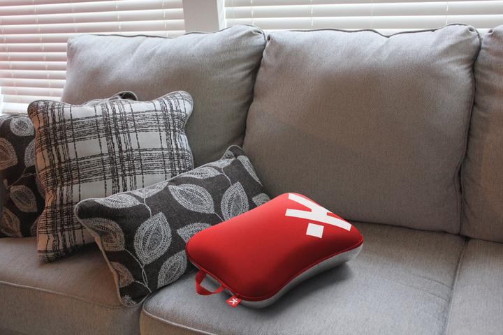 Actual product image Peter Jäckel SKROSS Mini Travel Pillow Red (Head & neck pillow)