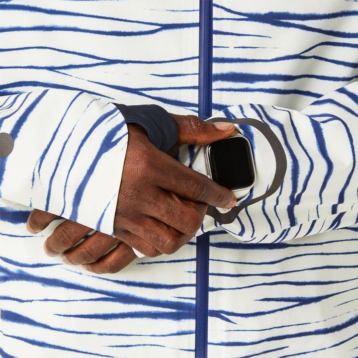 Actual product image ASICS Performance Metarun Shibori Wat Jacket Men Birch/Blue Expanse (M)