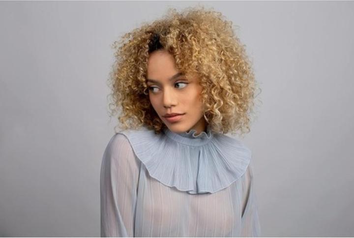 Image du produit R+Co On A Cloud Shampooing réparateur à l'huile de baobab 251ml (260 ml, Shampoing liquide)