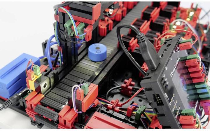 Actual product image Fischertechnik Quality assurance with AI simulation model Finished device 9 V