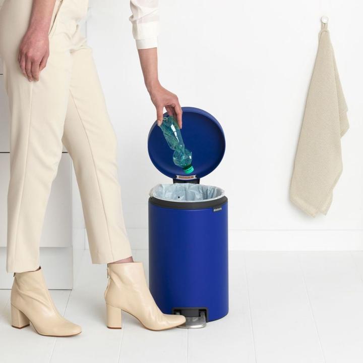 Actual product image Brabantia Pedal Bin Newicon 12 L Mineral Powerful Blue (12 l)