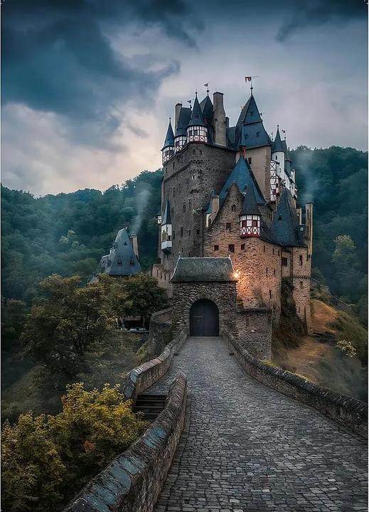 Actual product image Ravensburger Puzzle Germany Collection 12000626 Burg Eltz - 1000 pieces jigsaw puzzle for adults (1000 pieces)