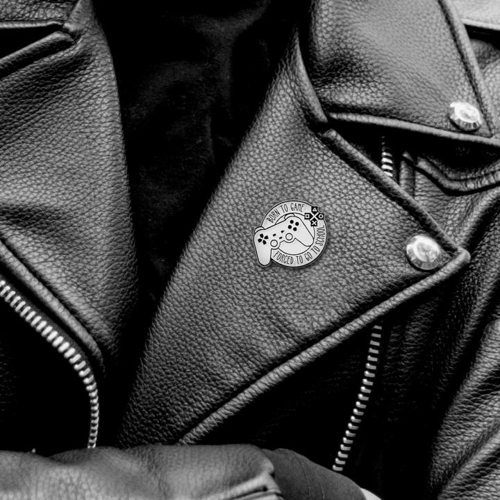 Produktbild JTI Brosche, Metall - Born to Game