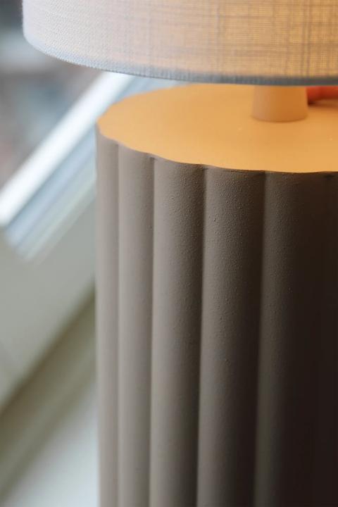 Produktbild Markslöjd Tischleuchte CAN Beige 57 cm, Betriebsart: Netzbetrieb (E27)