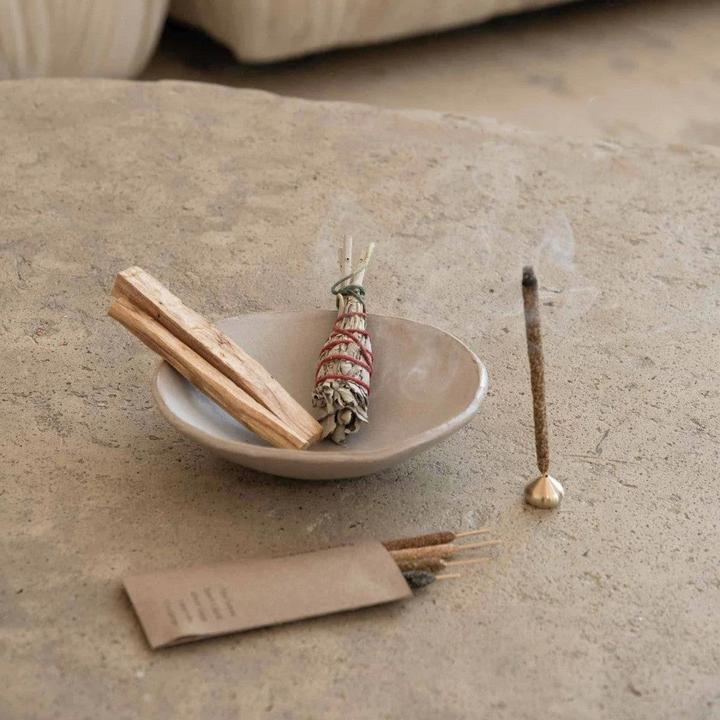 Actual product image Cedar and Myrrh Räucher Set Burning Ritual Kit