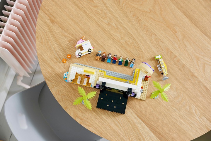 Actual product image LEGO Ideas BTS Dynamite (21339, LEGO Ideas, LEGO Rare Sets)