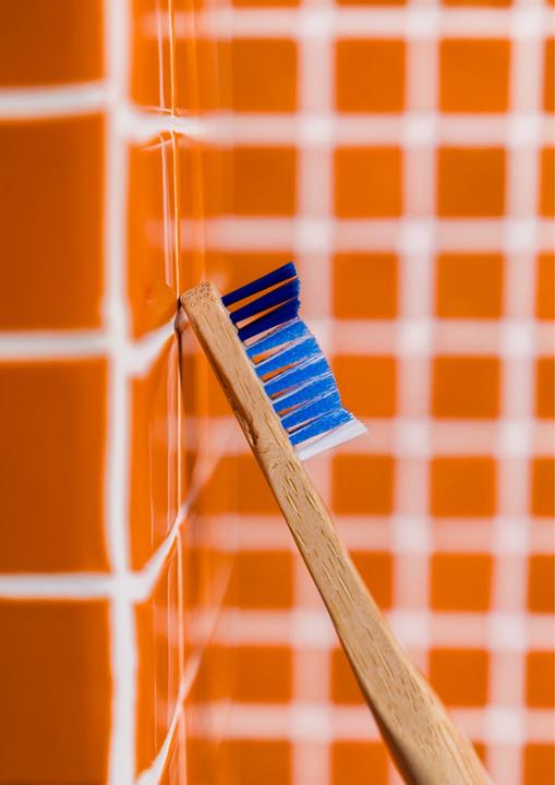 Actual product image Hydrophil Toothbrush Professional MEDIUM (Medium, 1 x)