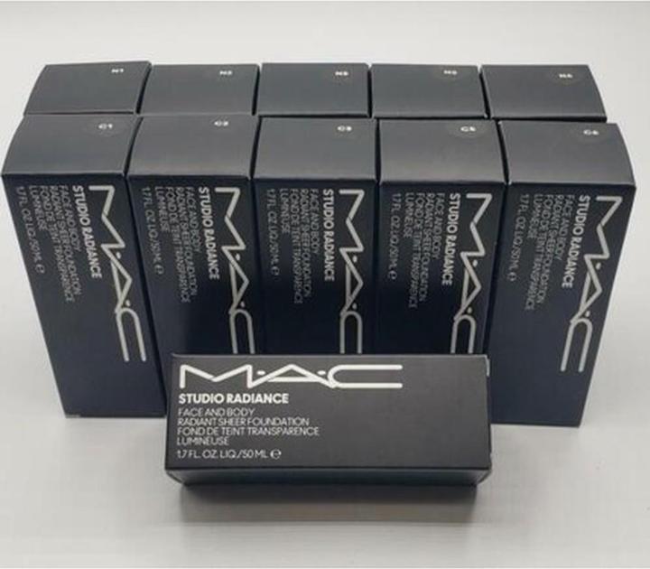 Produktbild MAC Cosmetics Studio Radiance Face and Body Radiant Sheer Foundation (C6)