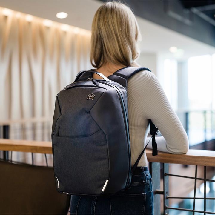 Produktbild STM Myth Backpack 18L do MacBook Pro 15" / MacBook Pro 16" / Notebook 15" - 16" black (18 l)