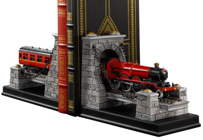 Actual product image Noble Collection Harry Potter Bookends Hogwarts Express 19 cm