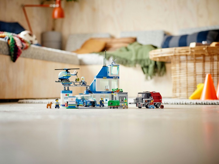 Actual product image LEGO Police Station (60316, LEGO City)