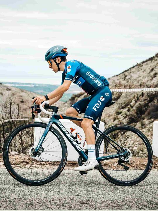 Produktbild Julbo Sprint Dunkelblau RotWeiss Velohelme Gr5862 (58 - 61 cm)