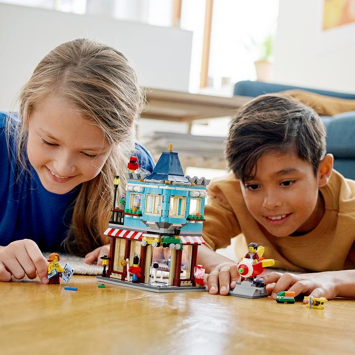 Produktbild LEGO Spielzeugladen im Stadthaus (31105, LEGO Creator Expert)