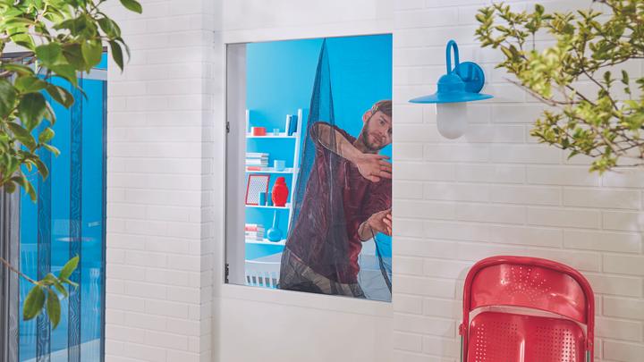 Produktbild tesa Insektenschutz COMFORT für Fenster, mit Klettband, selbstklebend, ohne Bohren (120 x 240 cm)