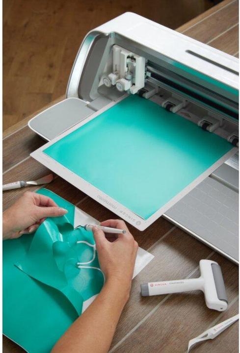 Actual product image Singer momento™ cutting machine 24"