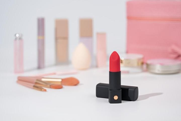 Actual product image Lovense Exomoon Lippenstift-Vibrator