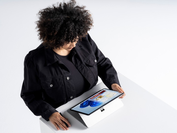 Produktbild Microsoft Surface Laptop Studio (14.40", Intel Core i5-11300H, 16 GB, 256 GB, DE)