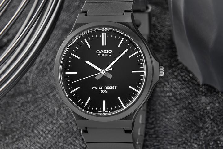 Produktbild Casio MW-240-1E2V (Analoguhr, 43.60 mm)