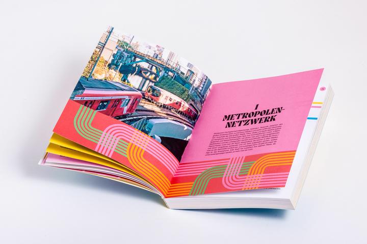 Actual product image Train Japan (German, Michelle Mackintosh, Steve Wide, 2025)