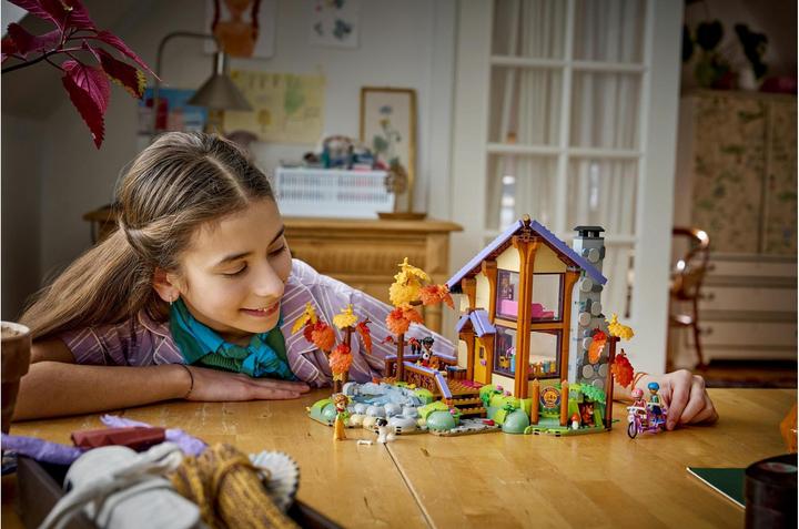 Produktbild LEGO Gemütliche Hütte im Herbstwald (42705, LEGO Friends)