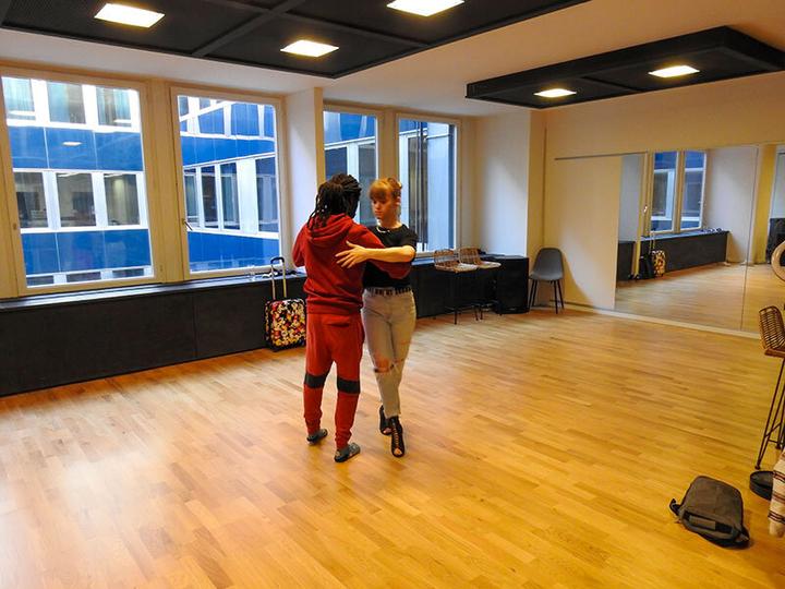 Produktbild Smartbox 1 Monatsabo für alle Bachata-Kurse für 2 leidenschaftliche Tänzer (2 Pers.)