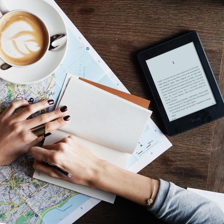 Actual product image Amazon Kindle Paperwhite (2015) - Special Offers (6", 4 GB, Black)