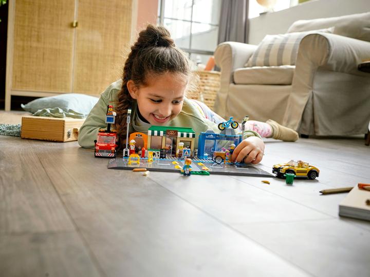 Image du produit LEGO City Rue commerçante avec magasins 60306 (60306, LEGO City)