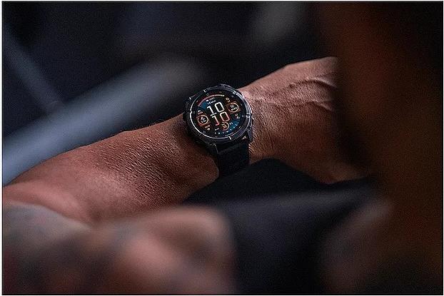 Produktbild Garmin Fenix 8 AMOLED Sapphire Titan (51 mm)