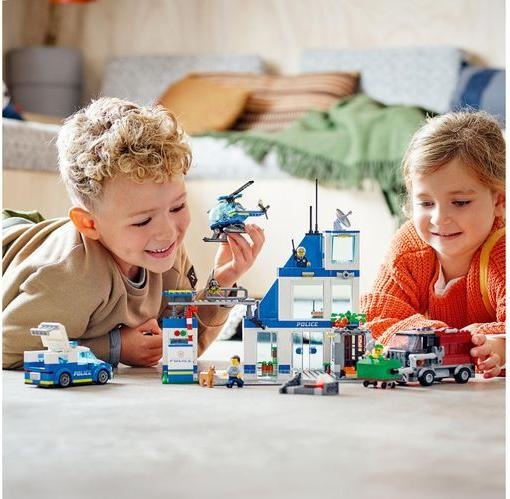 Actual product image LEGO Police Station (60316, LEGO City)