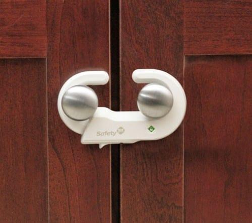Safety 1st Sécurité de la porte de l'armoire