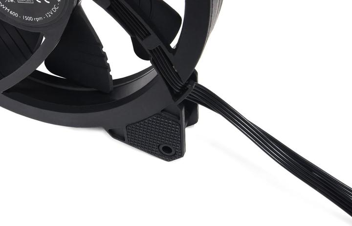 Produktbild Alphacool Eiszyklon Aurora LUX PRO Digital RGB (140x140x25mm) (140 mm, 1x)