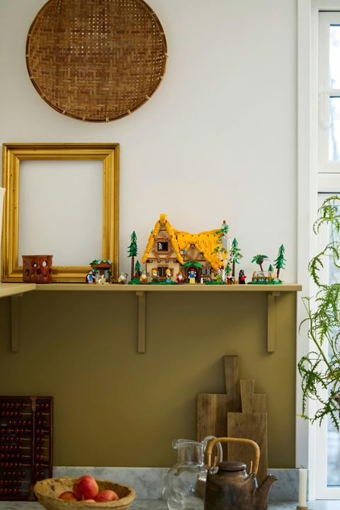 Image du produit LEGO La cabane de Blanche-Neige et des sept nains (43242, LEGO Disney)