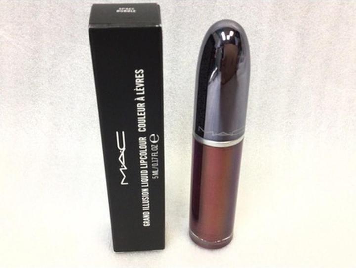 Produktbild MAC Cosmetics Grand Illusion Glossy Liquid Lipcolour